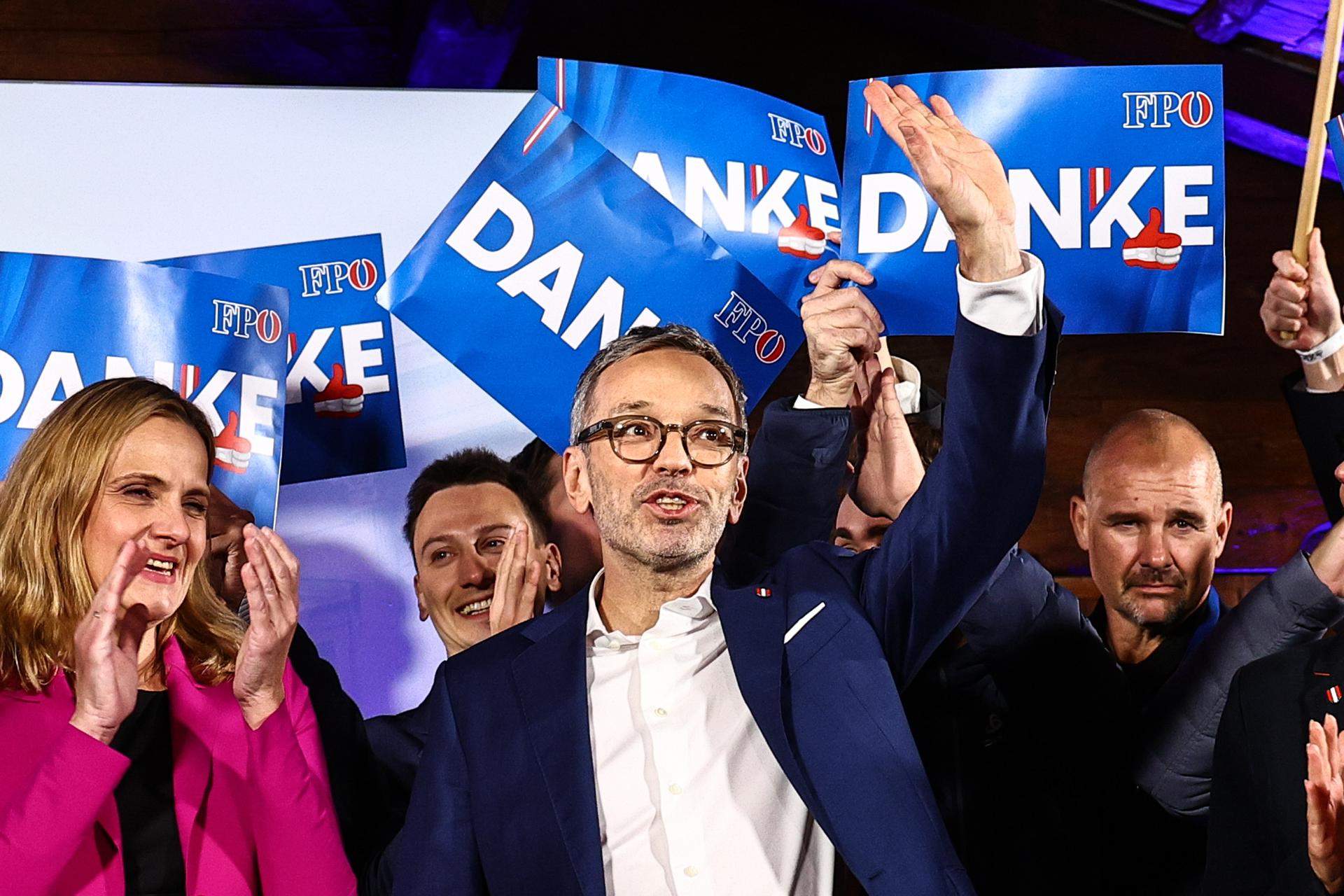 L'ultradretà Kickl rep l'encàrrec de formar govern a Àustria després de la dimissió del primer ministre