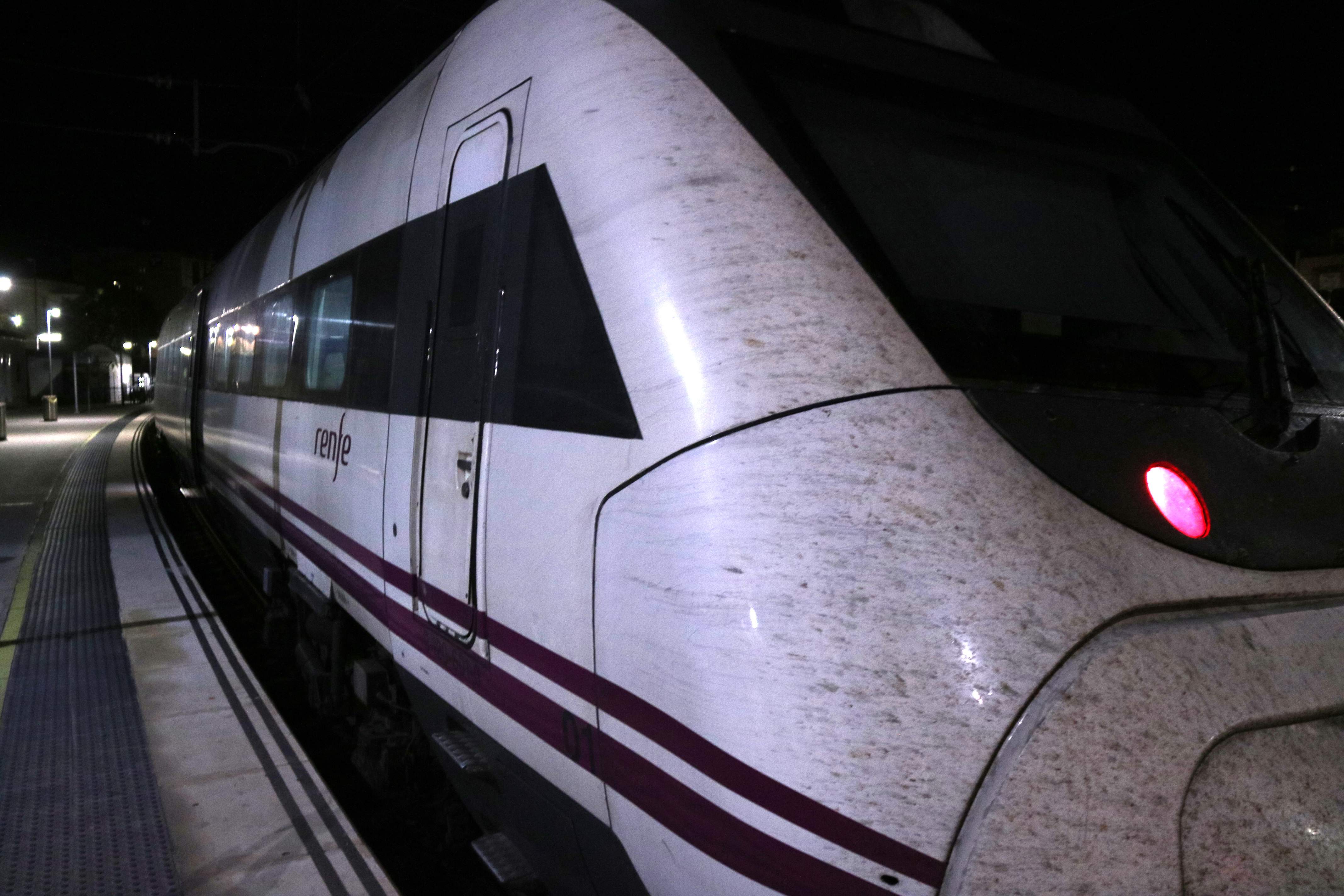 Denuncien que 85 persones han quedat atrapades en un tren Avant que es dirigia a Tortosa