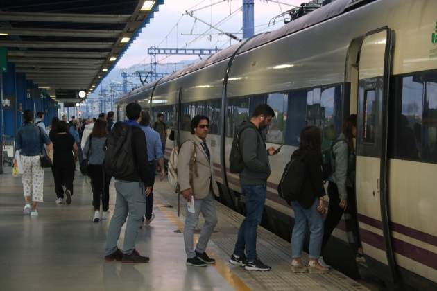 tren Adelante estación Campo de Tarragona foto acn tren Adelante estación Campo de Tarragona foto acn