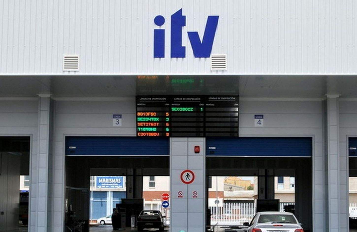 Los conductores sorprendidos por una unidad de ITV móvil tienen que pasar las pruebas en medio de la carretera