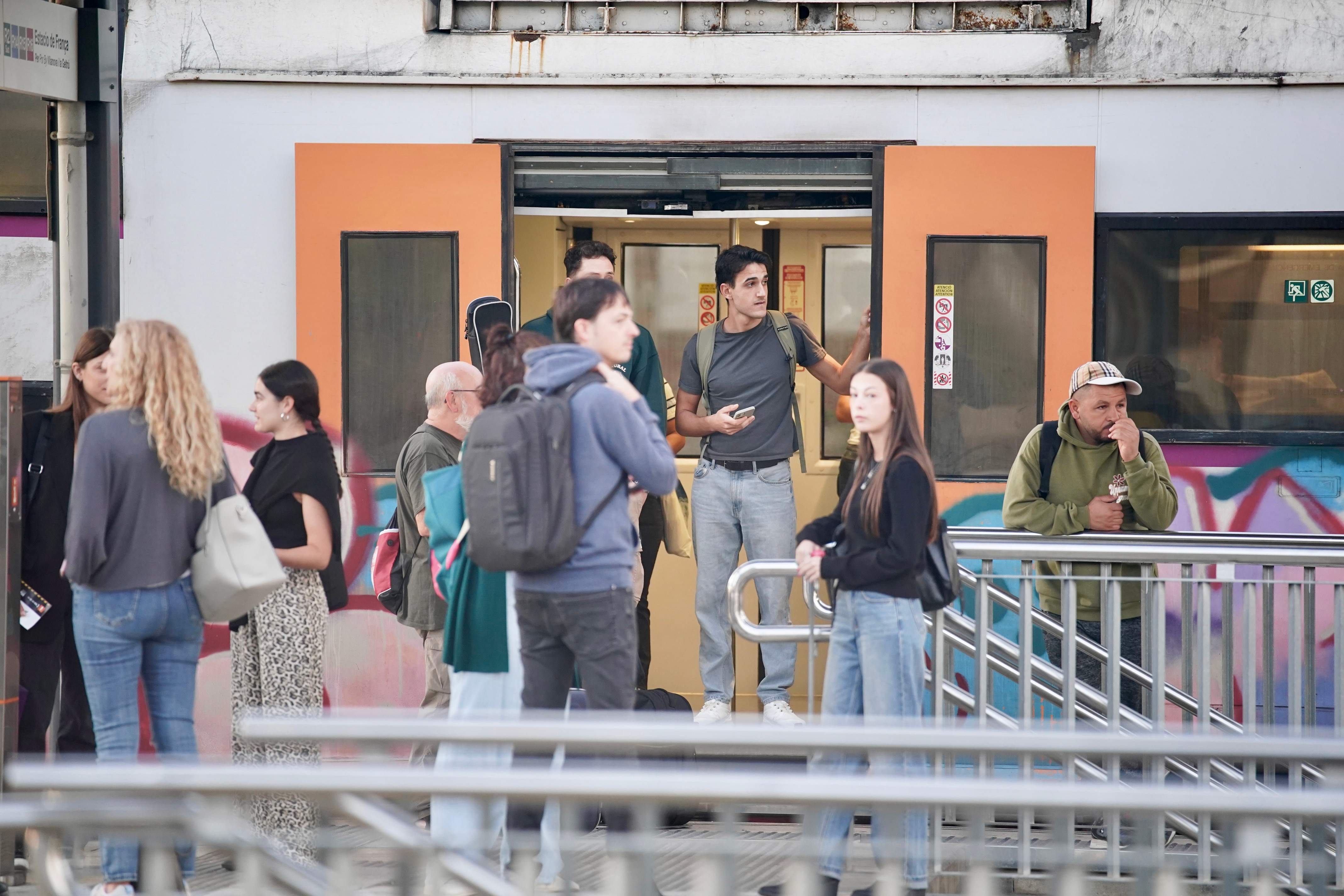 Interrompuda la circulació de l'R4 de Rodalies a Sabadell pel pas d'una persona a les vies