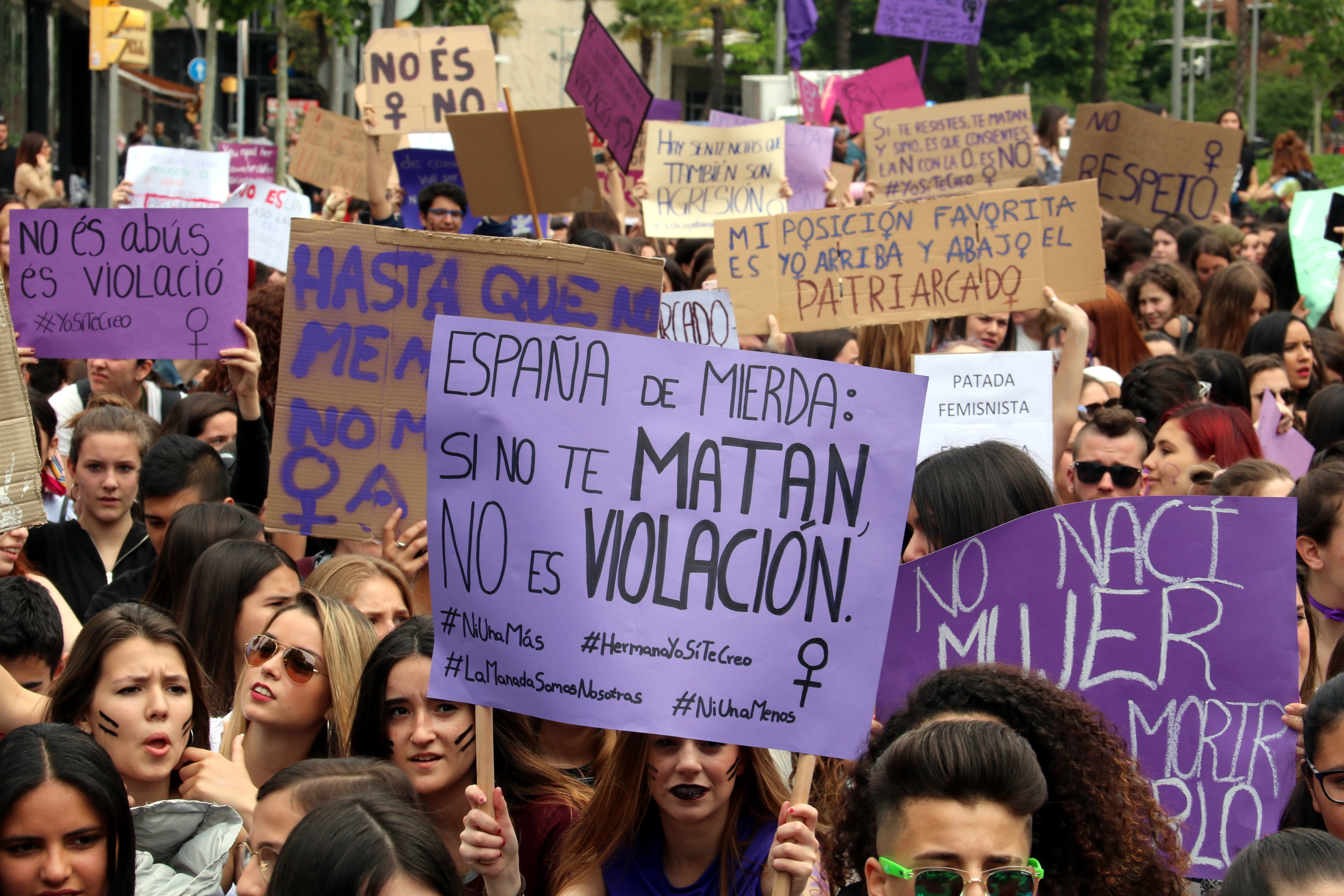 Crida a les dones a vestir de negre el dia del txupinazo