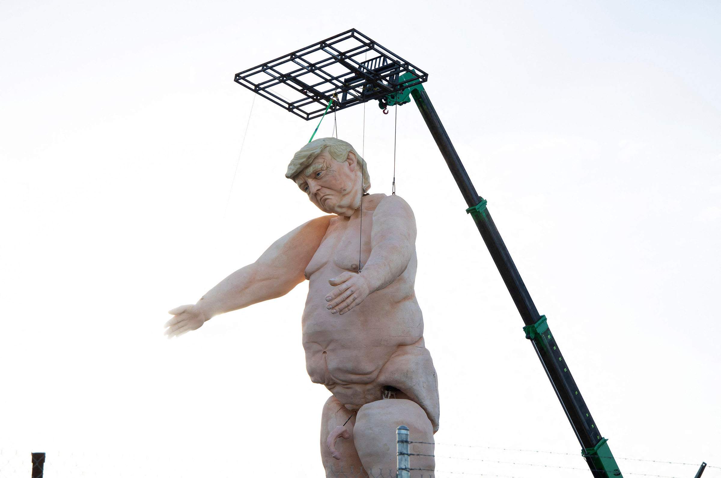 El fenomen dels ninots de Donald Trump despullat: el darrer, de 13 metres, a Las Vegas