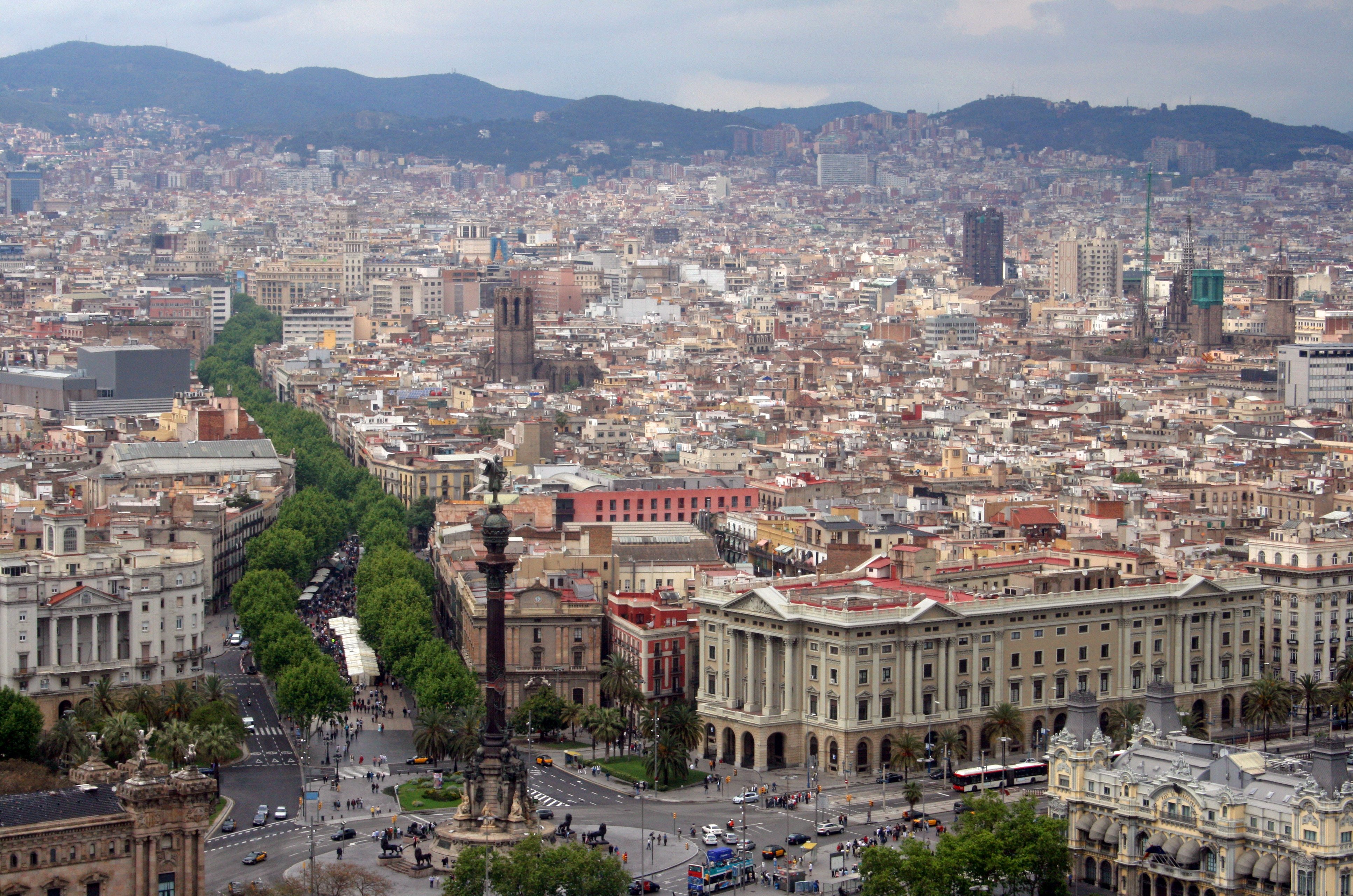 Més a prop d'un salari mínim a la ciutat de Barcelona