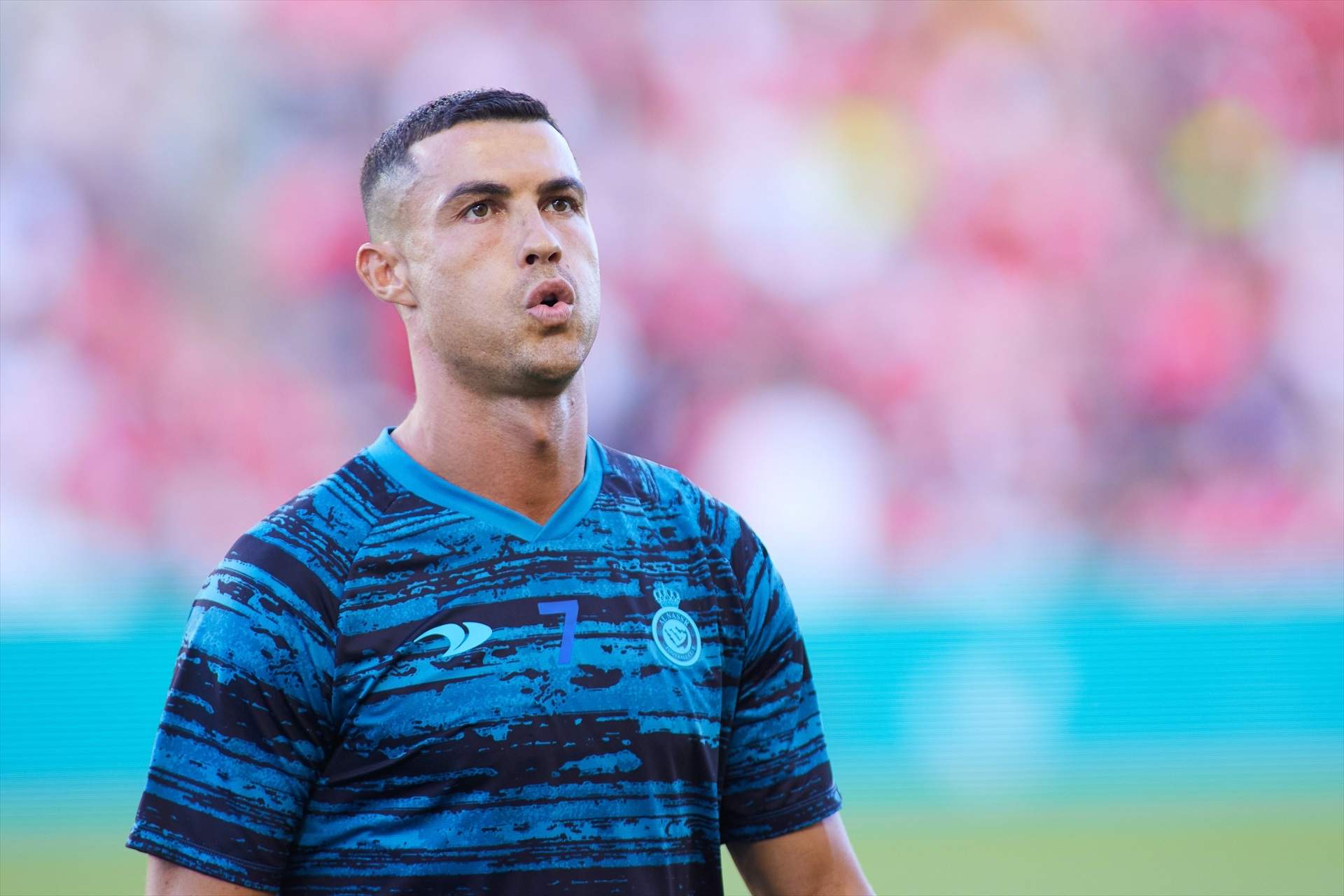 Cristiano Ronaldo s'ofereix, però rebutgen el seu fitxatge per ser molt gran