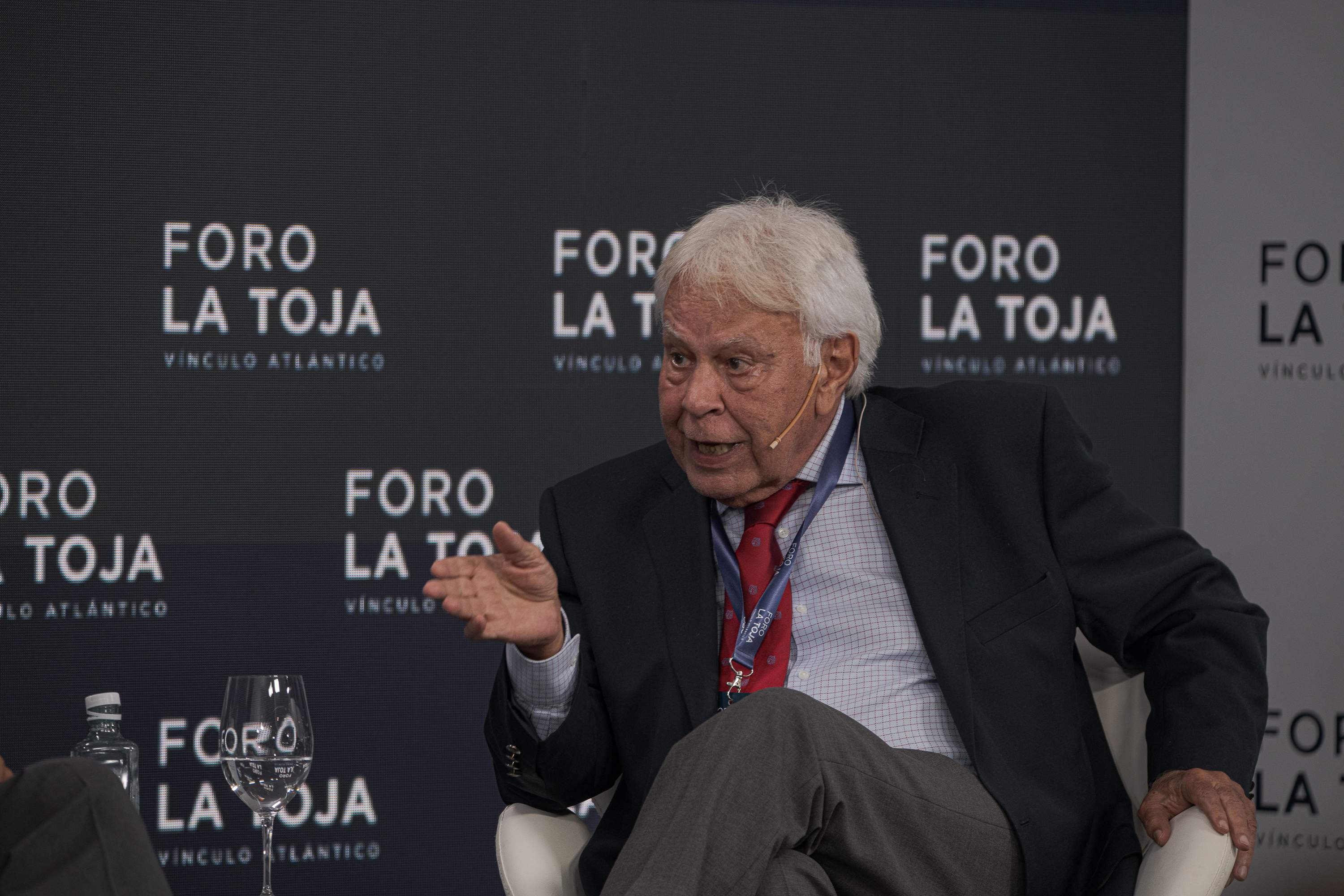 Felipe González pide "resetear" la Constitución y blindar "la integridad territorial de España"