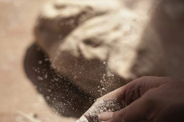 Dejar reposar la masa / Foto: Unsplash Dejar reposar la masa / Foto: Unsplash