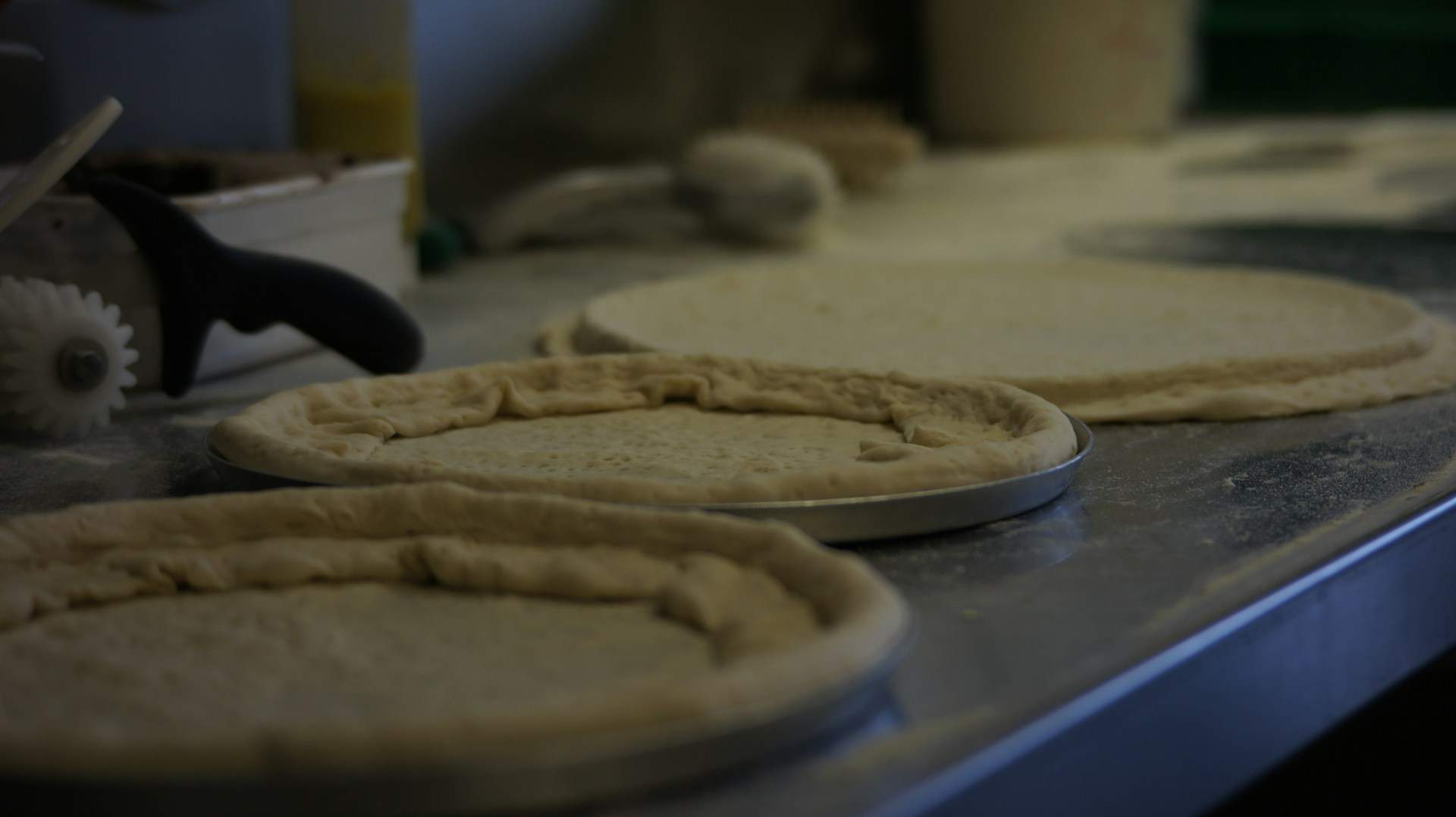 Cómo hacer una masa de pizza que sabe de maravilla