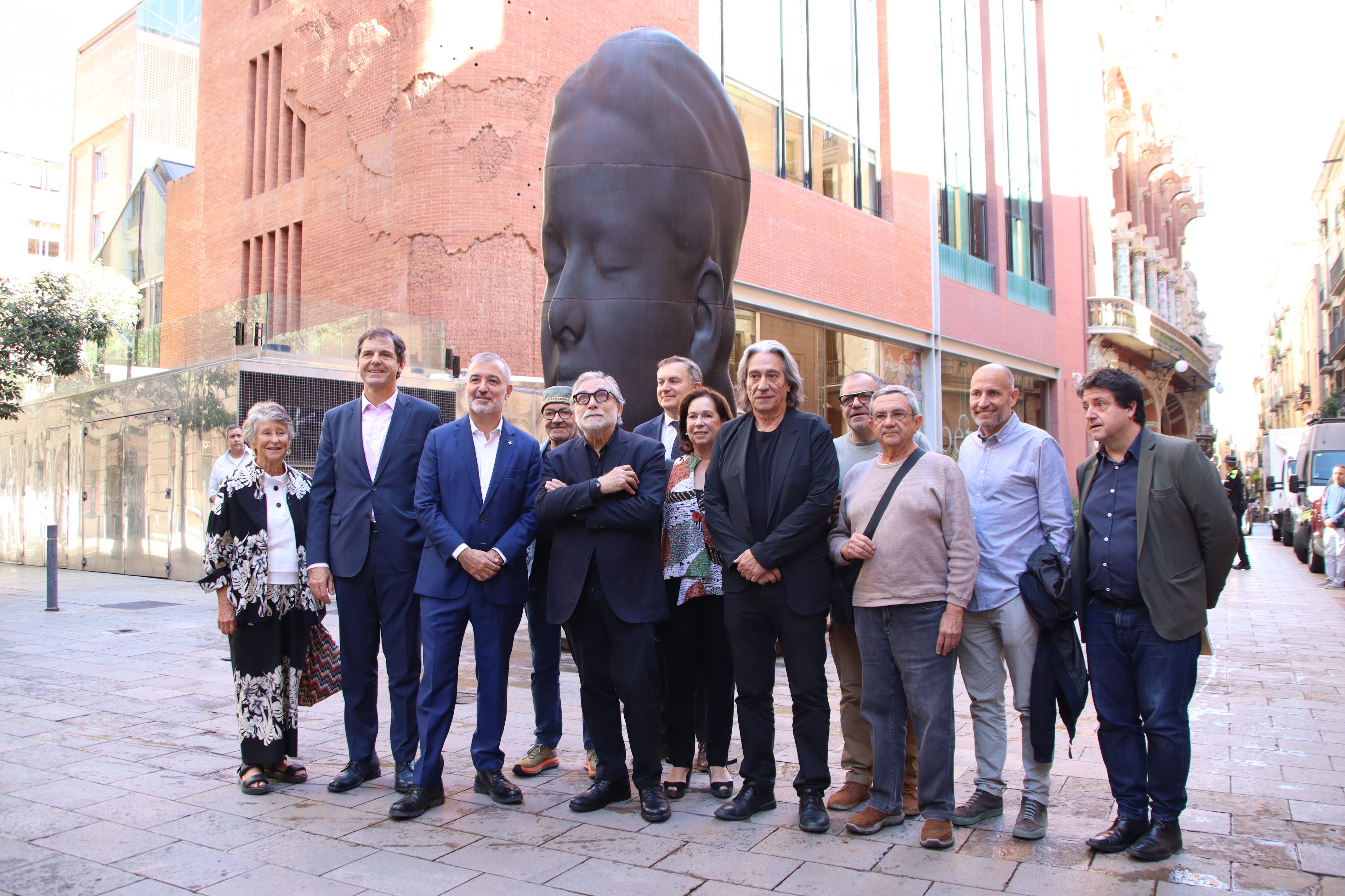 Win-win de Barcelona amb Plensa: la ‘Carmela’ es queda vuit anys més i l’escultor rebrà la medalla d’or
