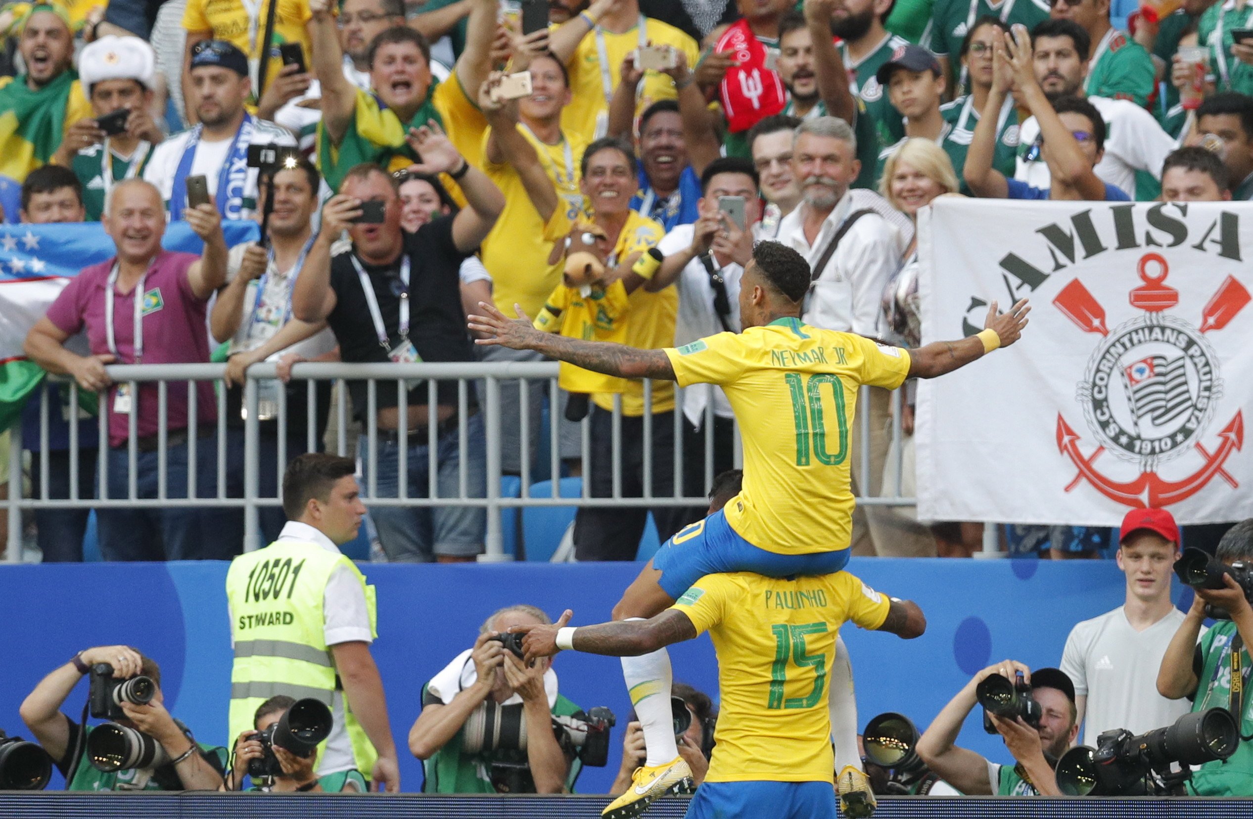 Neymar se carga a México (2-0)