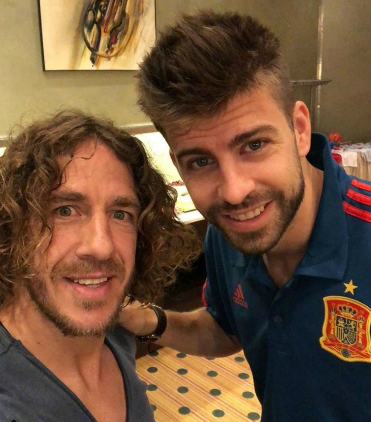 Puyol defiende el catalán por las críticas de una foto con Piqué