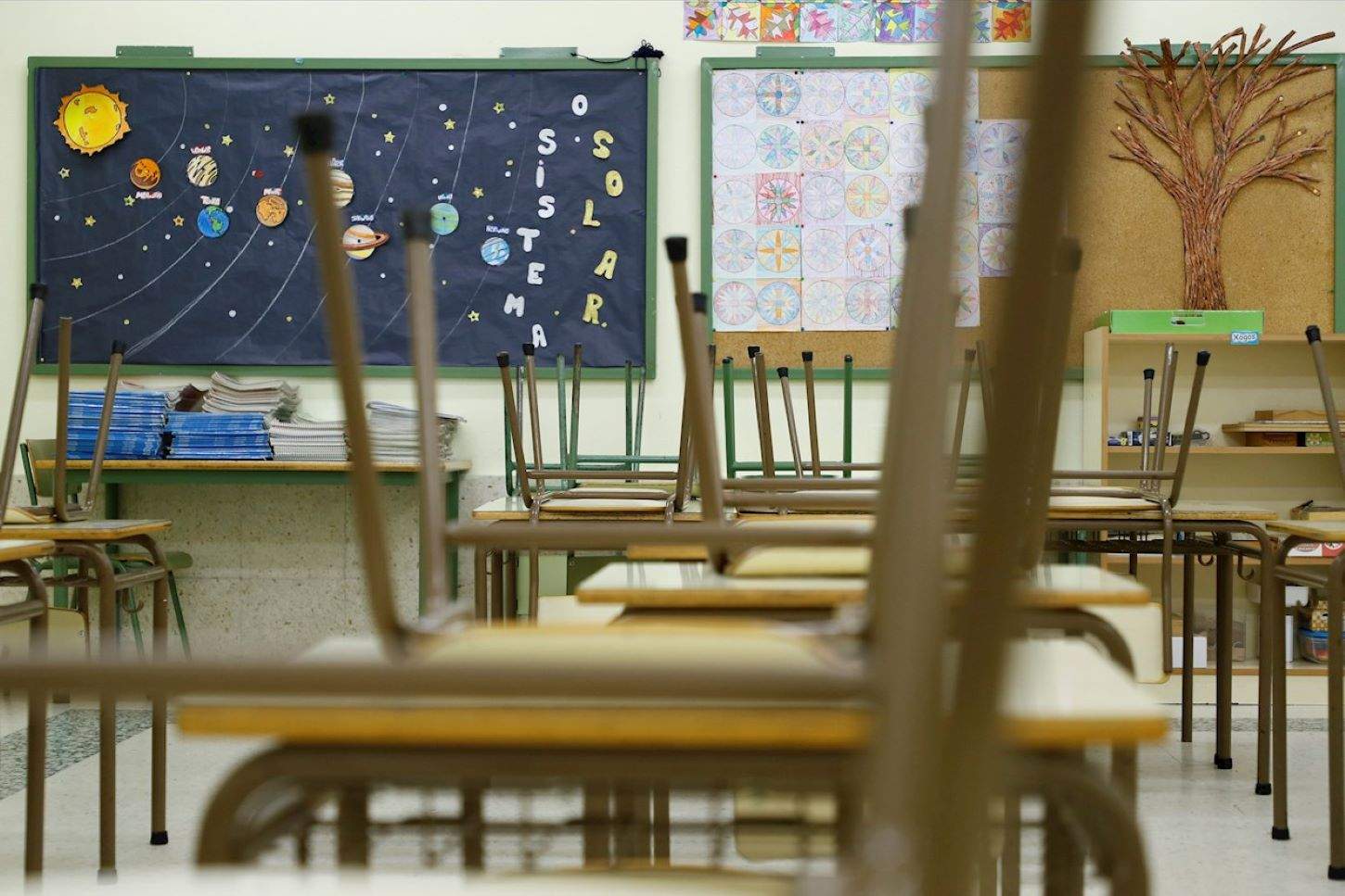 La propuesta del Govern para apaciguar a maestros y profesores: cobrarán 1.500 euros más en cuatro años