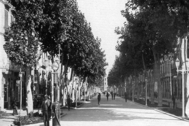 Se sentencia el crimen múltiple de La Granja d'Escarp. Rambla Ferran. Lleida (1930). A la izquierda el edificio del Audičncia. Fuente Blog Otros Histňries de Lleida