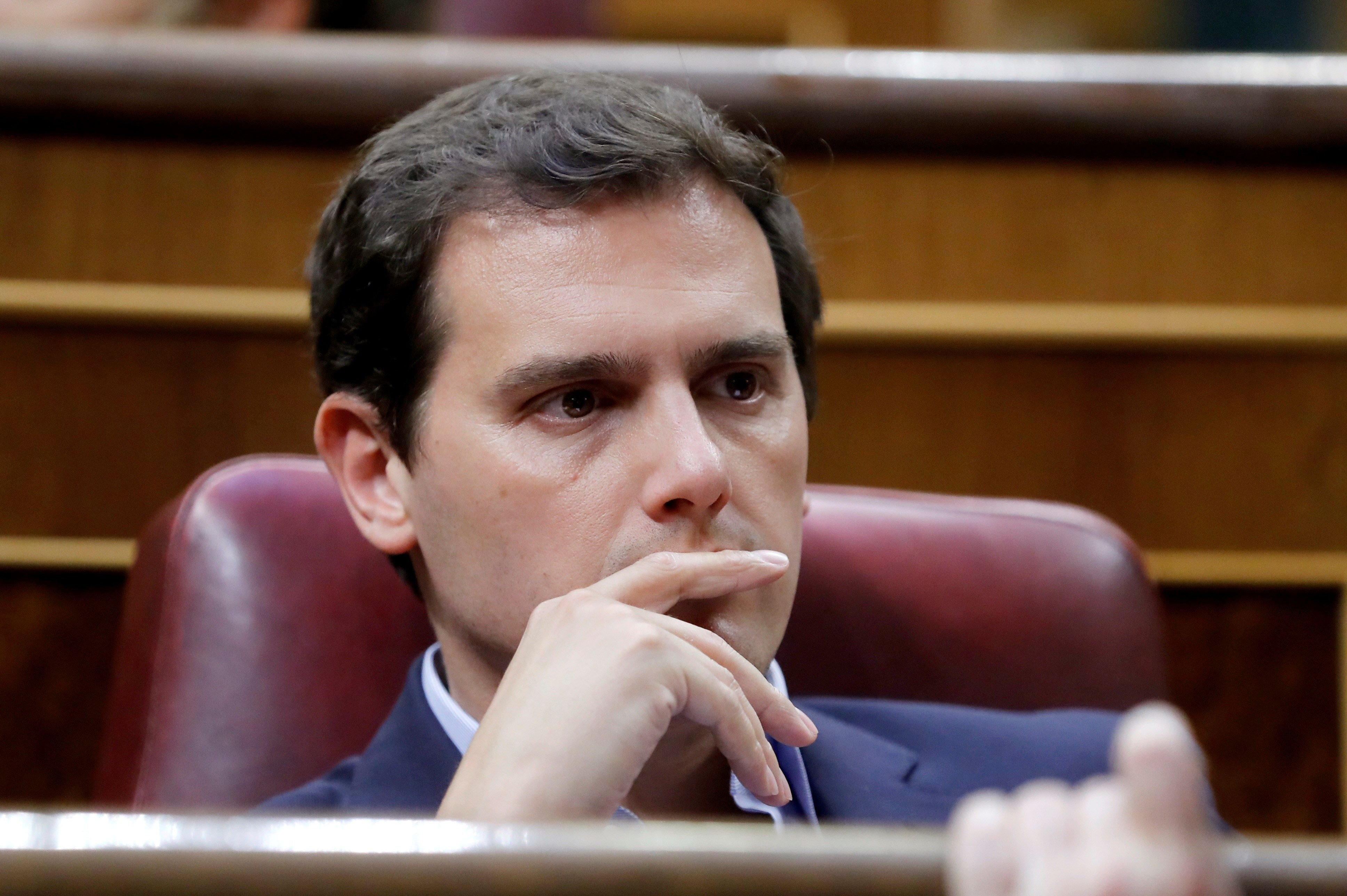 PP i Cs acusen Sánchez de traslladar els presos a canvi de la censura a Rajoy