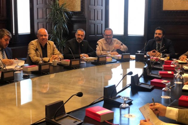 mesa parlamento nicolás tomas