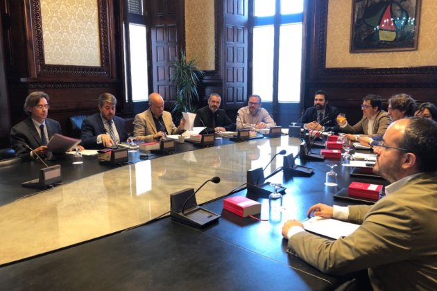 mesa parlamento nicolás tomás