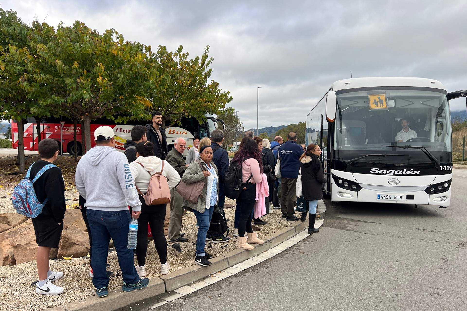 gent esperant bus incidencia r3 gent esperant bus incidencia r3
