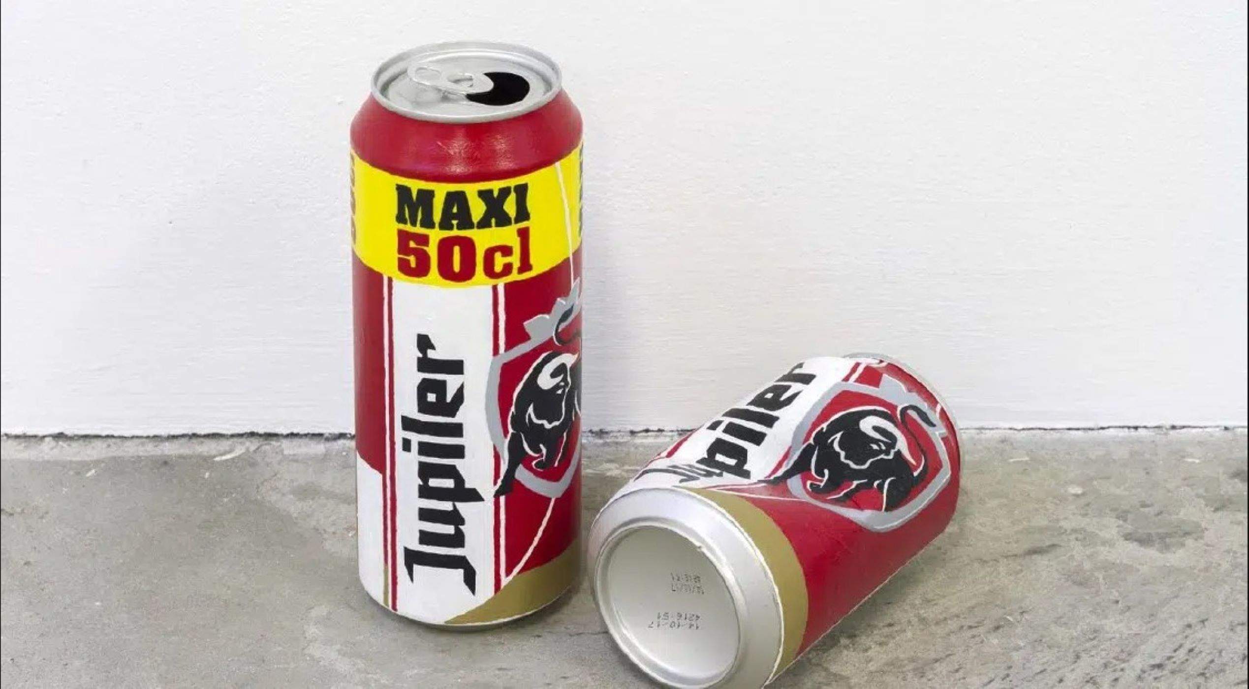 Dos latas de cerveza, la obra de arte que el trabajador de un museo ha tirado a la basura por error