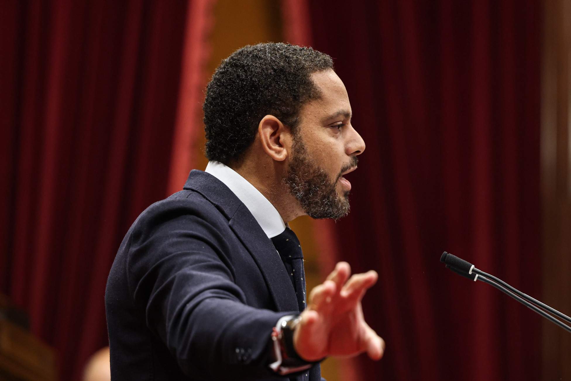 Vox renya els barons del PP per assistir a la conferència de presidents i "asseure's amb la màfia"
