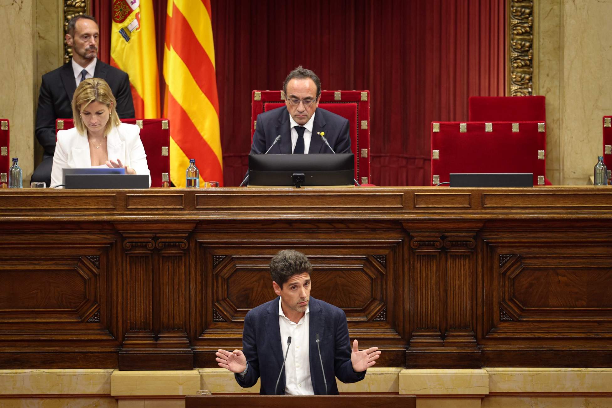 Els Comuns insten Junts a "abandonar els acords" amb el PP fins que deixi de bloquejar el català a la UE