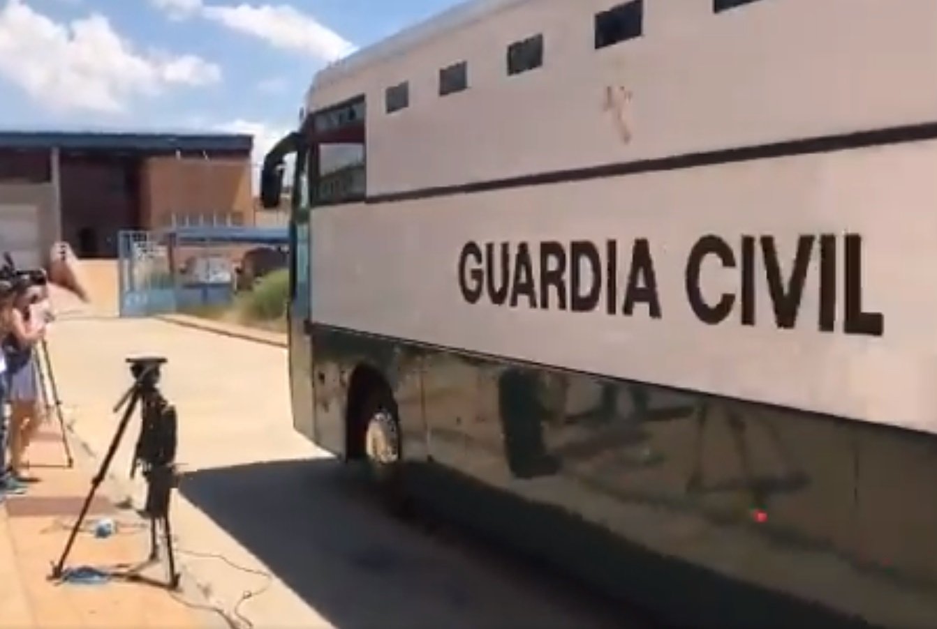 Los familiares de los presos llaman a garantizar un traslado tranquilo y seguro