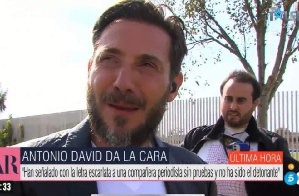 Becario de Mocito Feliz en segundo plano, Telecinco Becario de Mocito Feliz en segundo plano, Telecinco