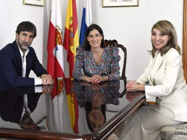 Meta anuncia un cable submarino en Santander. la alcaldesa Gema Igual la directora general de Meta Iberia, Irene Caro, y el director de Asuntos Públicos, José Zimmermann Meta anuncia un cable submarino en Santander. la alcaldesa Gema Igual la directora general de Meta Iberia, Irene Caro, y el director de Asuntos Públicos, José Zimmermann