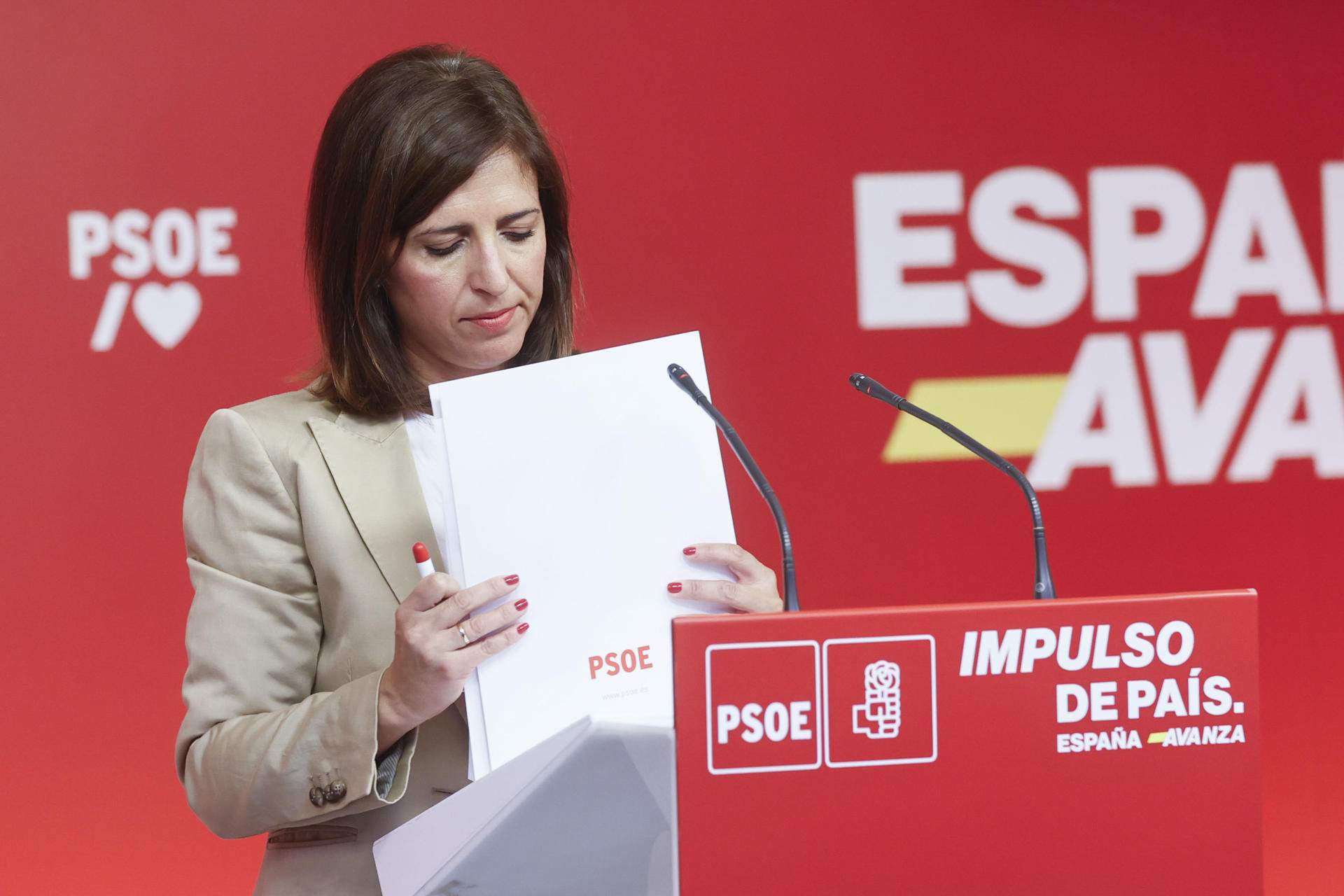 El PSOE amenaça ara a denunciar els contractes de la Xunta a familiars de Feijóo