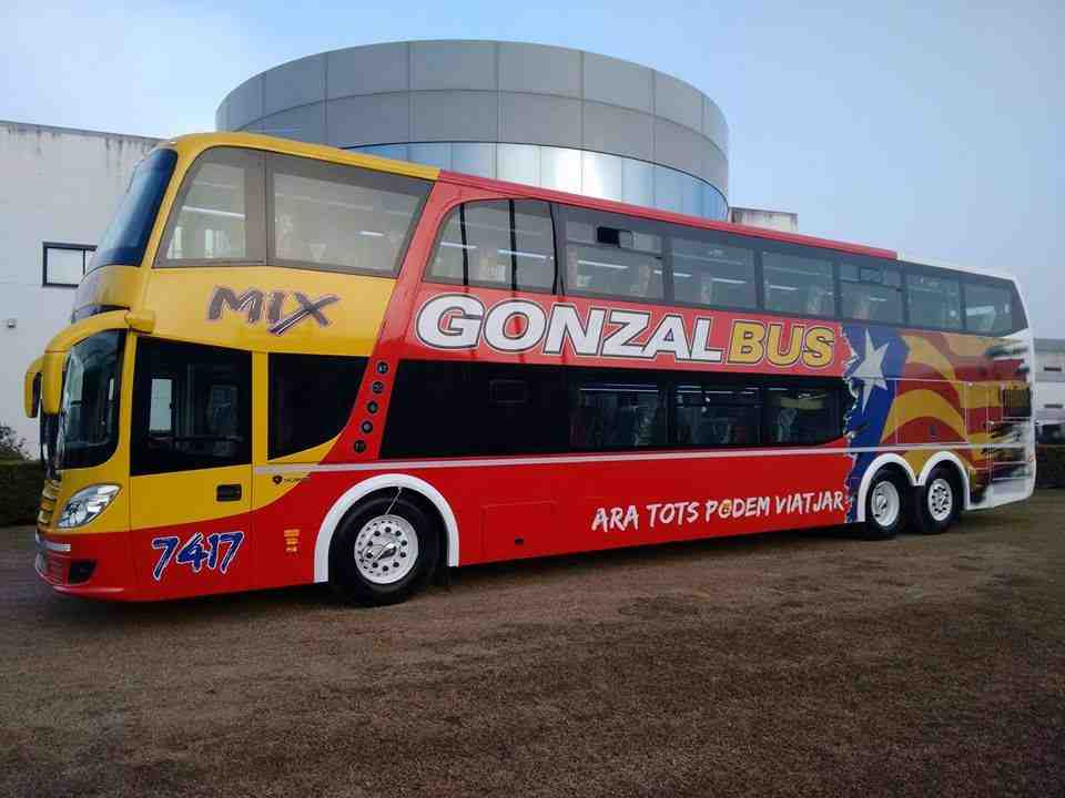 Un bus con la estelada desconcierta a los españoles de Argentina