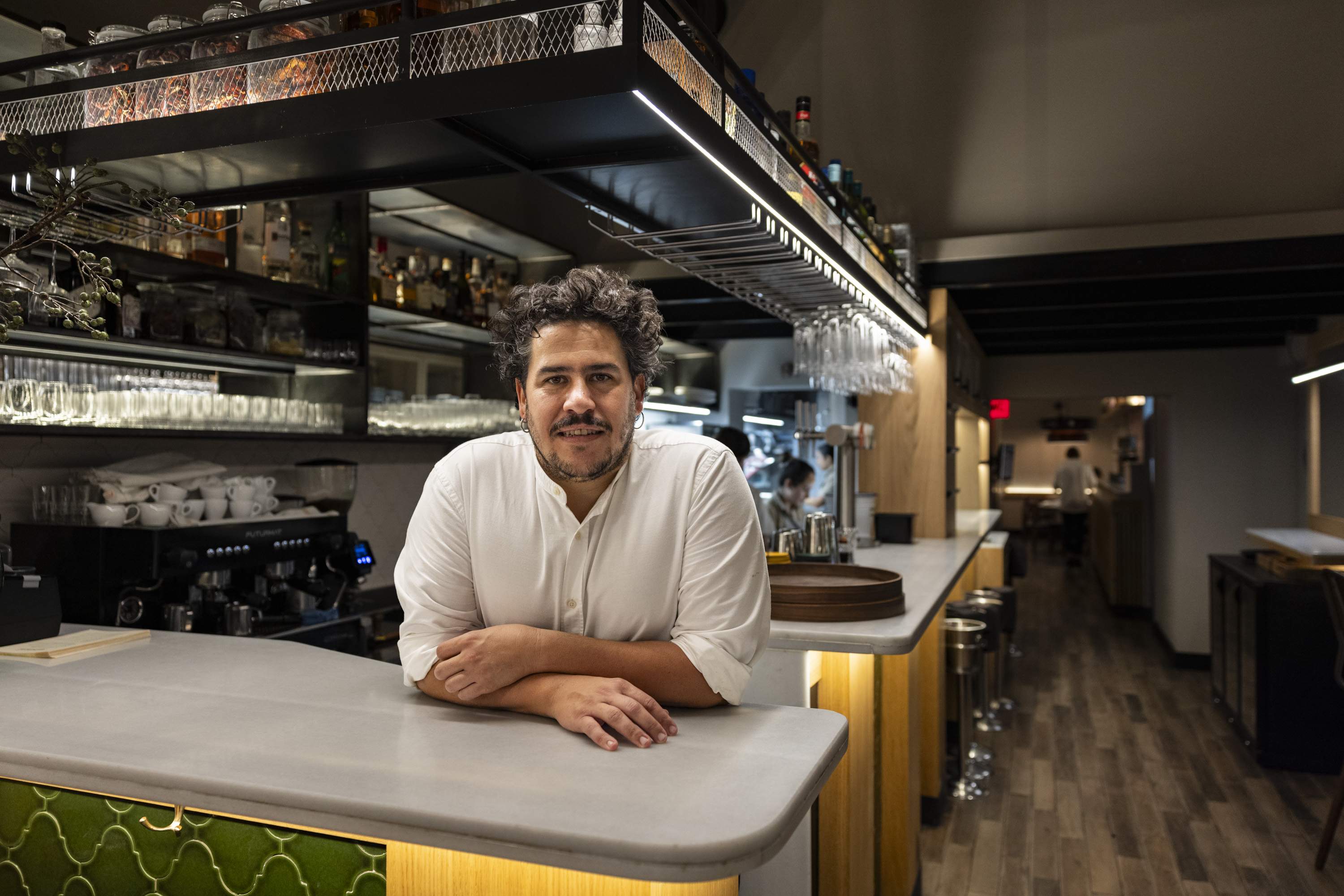 El brutal restaurante del barrio de Sant Antoni que cocina el mejor mar y montaña de Barcelona