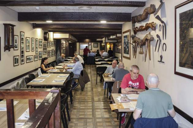 barra amb gent barra amb gent