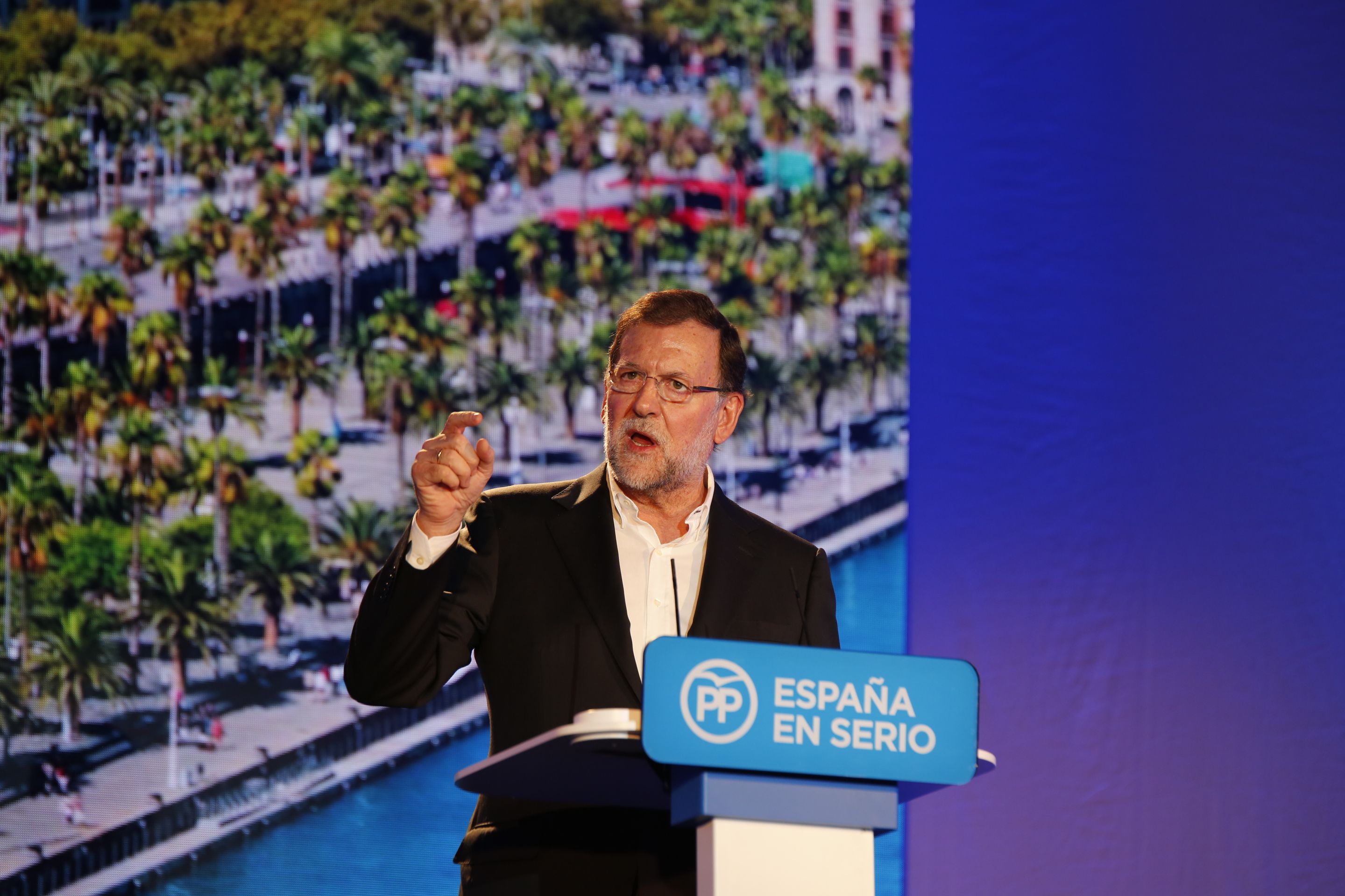 Rajoy canvia l’agenda i assisteix a l’homenatge a Germanwings al Prat
