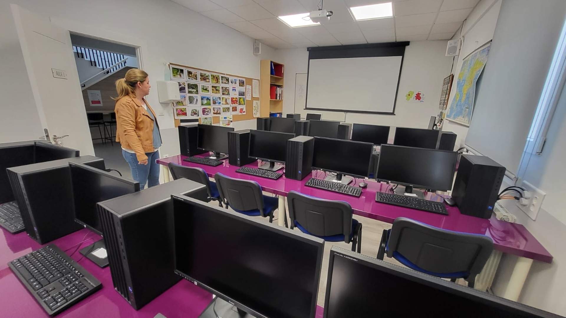 3.900 persones en llista d'espera per accedir als cursos de català del Govern