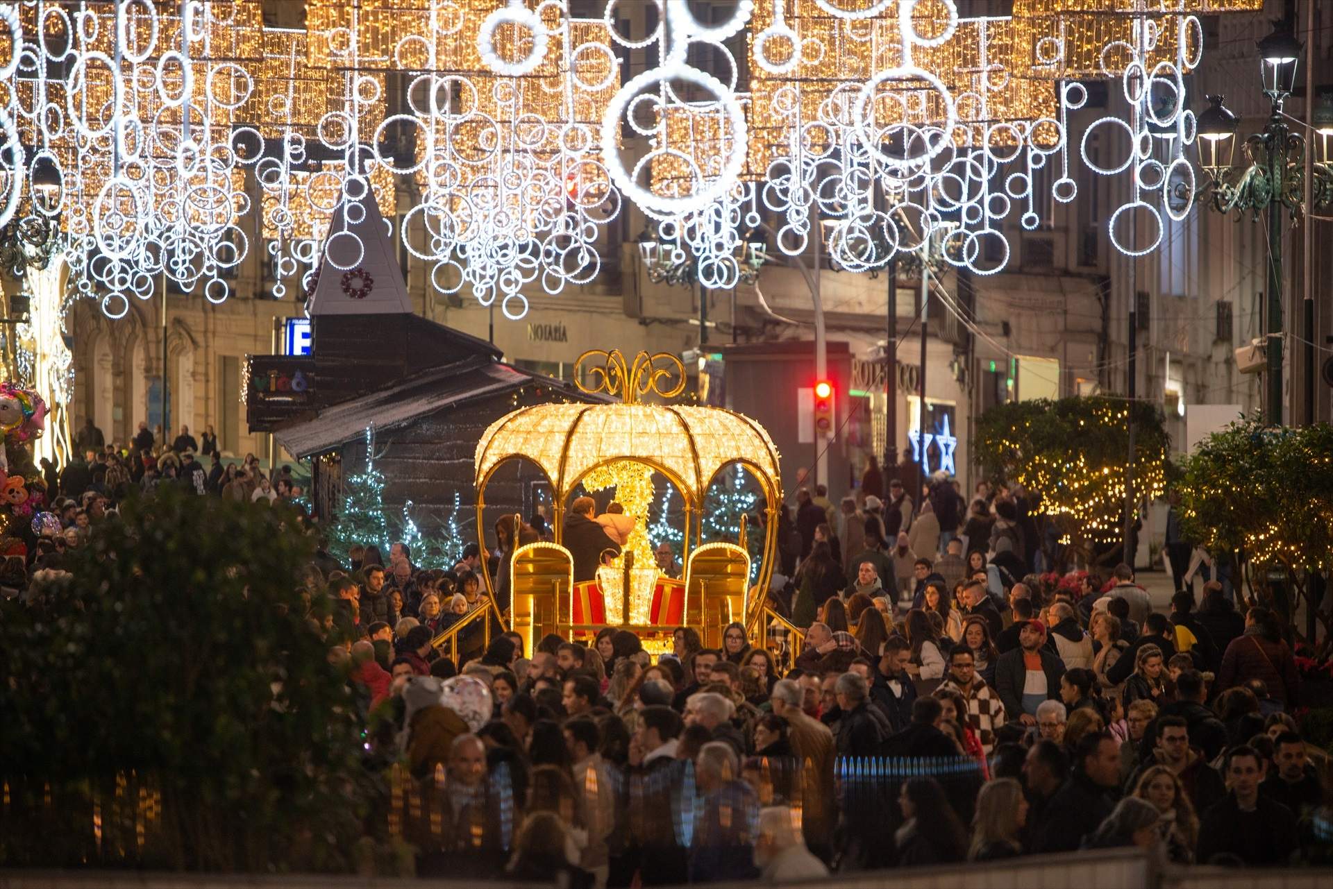 Vuelve la guerra por la Navidad: Badalona y Vigo competirán para tener el árbol más alto