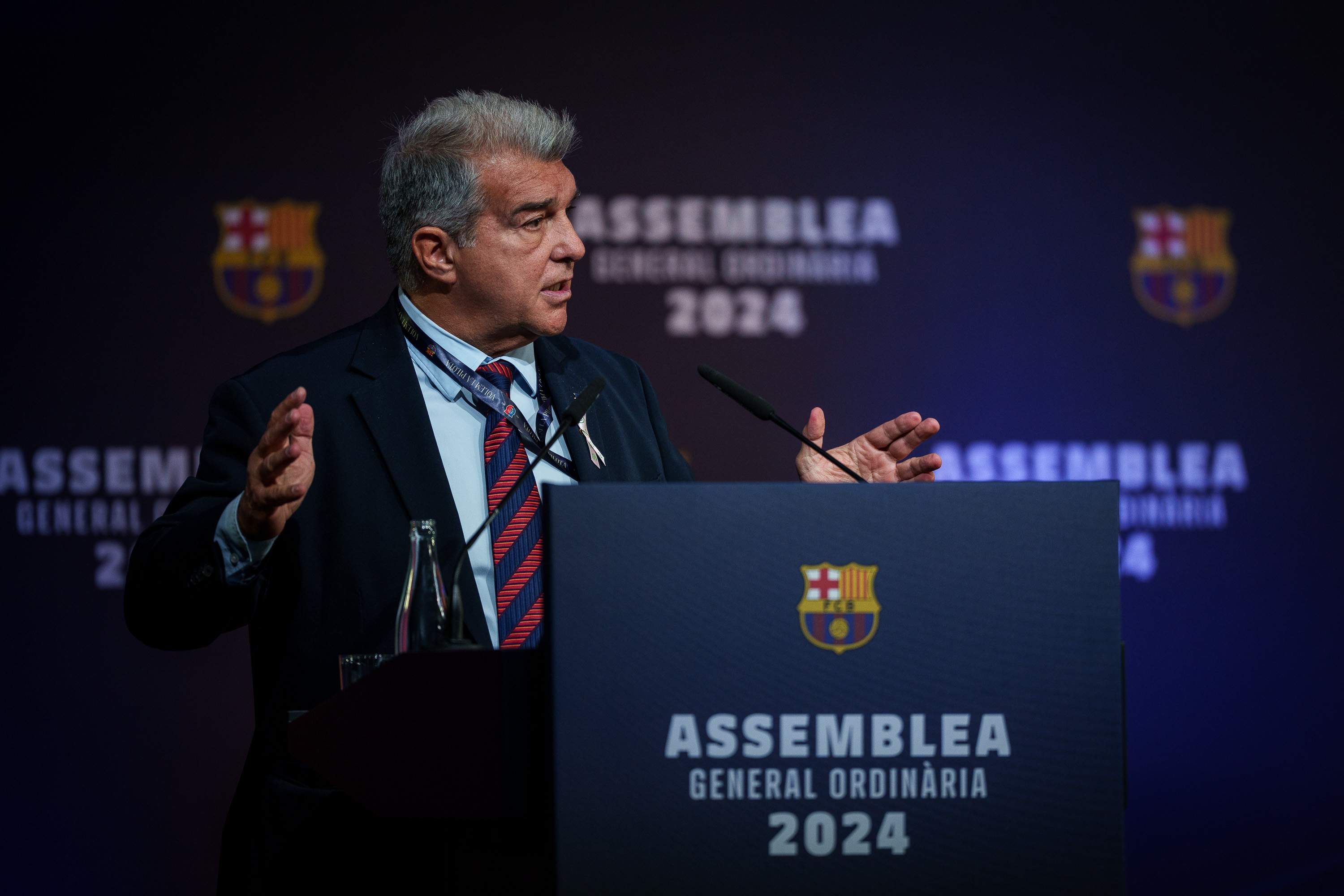 Joan Laporta acelera el fichaje tras el empate ante el Betis, lo quiere en enero sí o sí