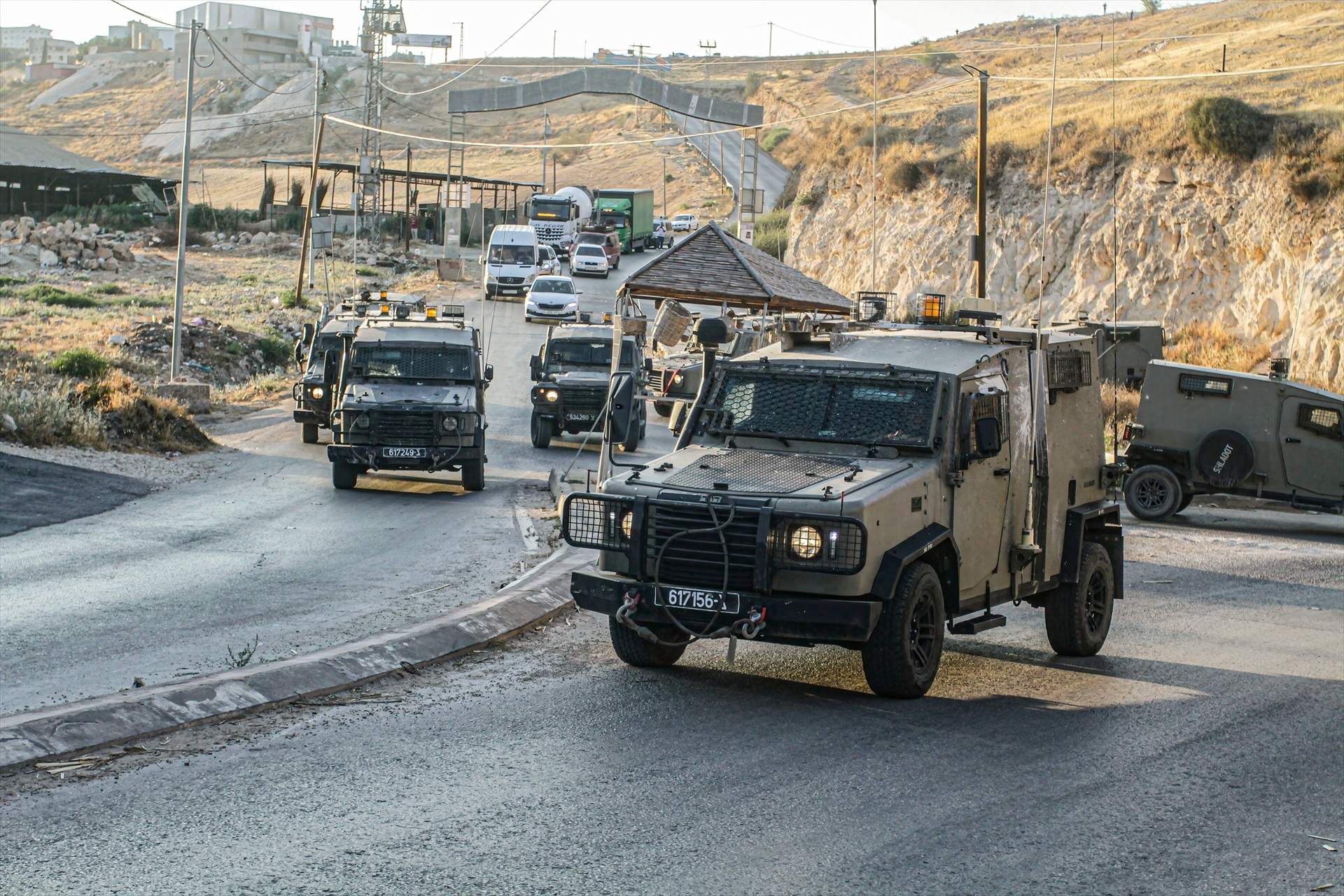 Imágenes brutales del choque de un coche contra un vehículo policial en un supuesto ataque en Cisjordania