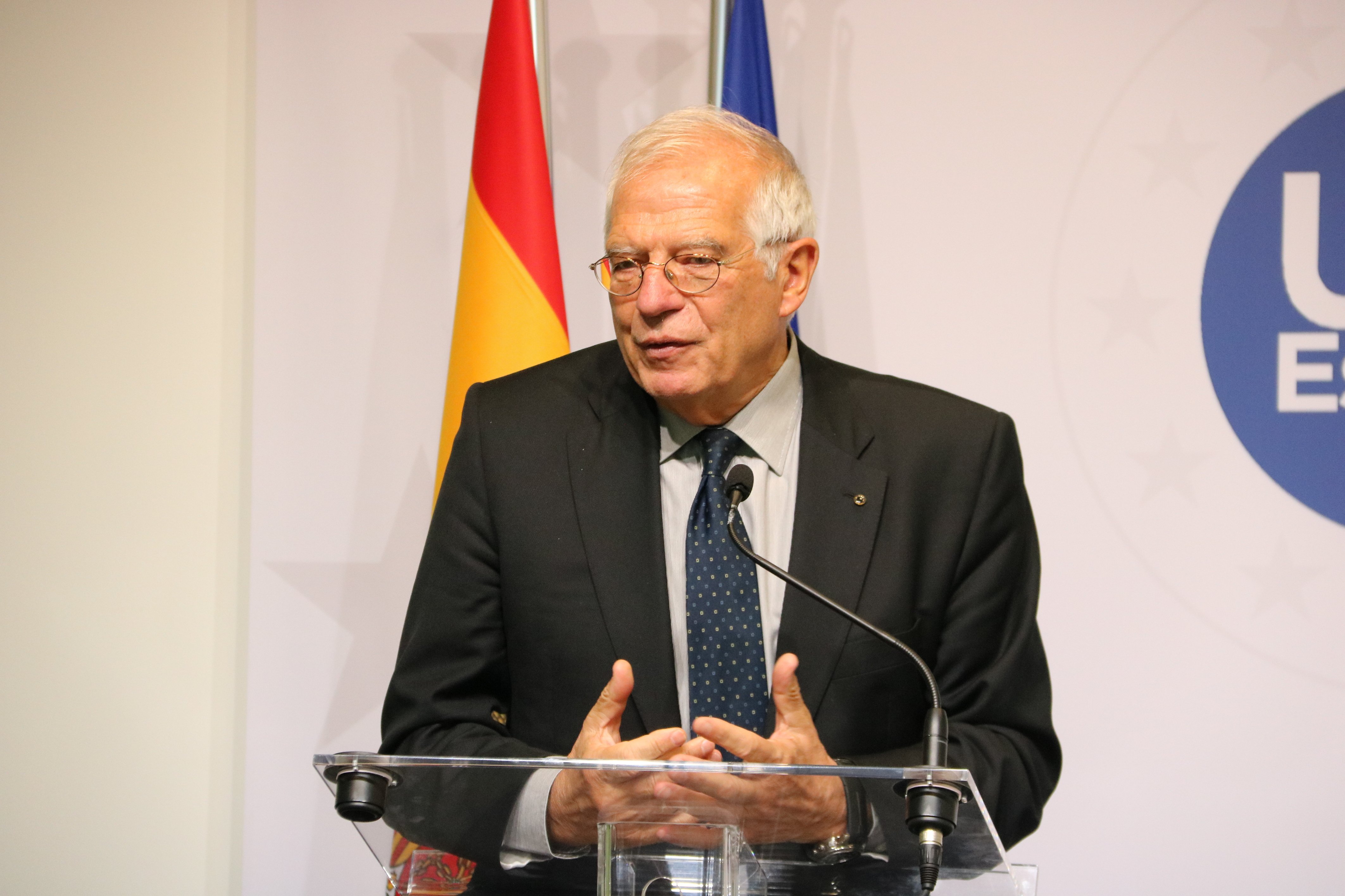 Borrell: "Hacer buenismo acogiendo a migrantes no soluciona el problema"