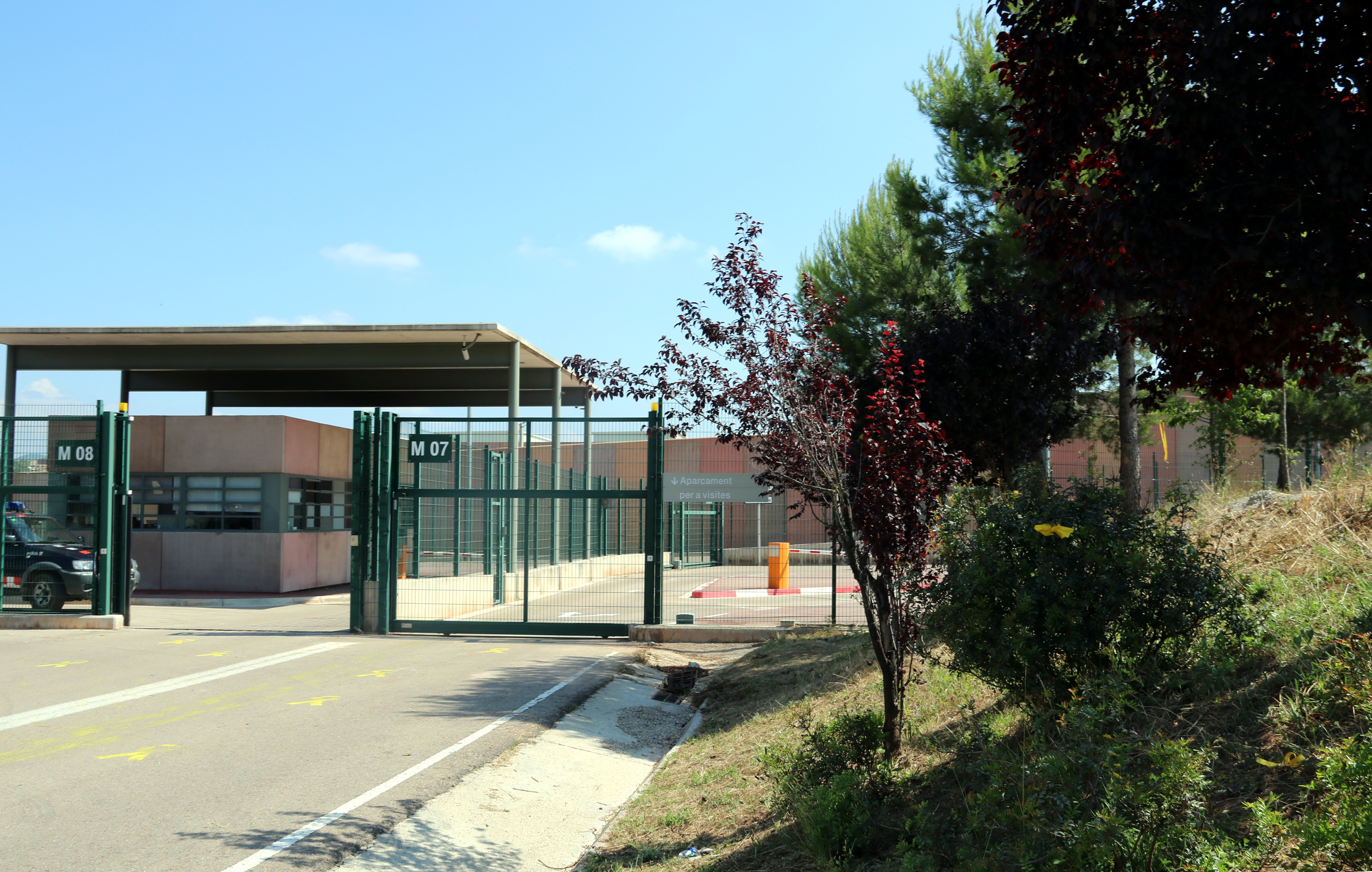 Retiran los lazos amarillos de las puertas de Lledoners