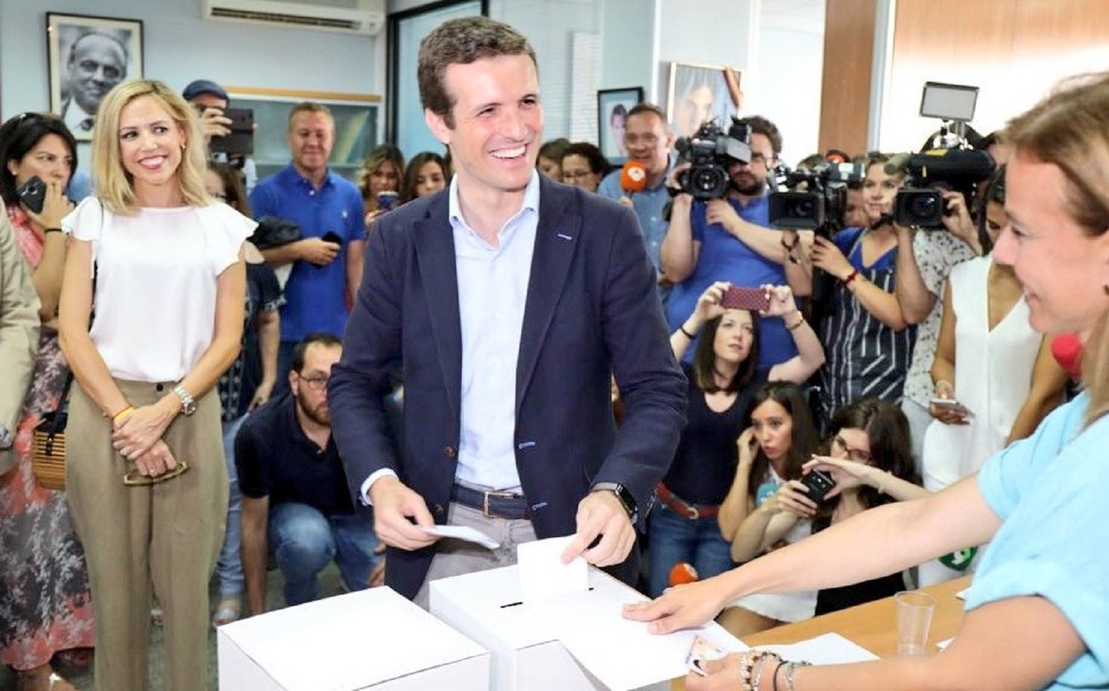 Creus que Casado pot guanyar la presidència del PP a Santamaría?
