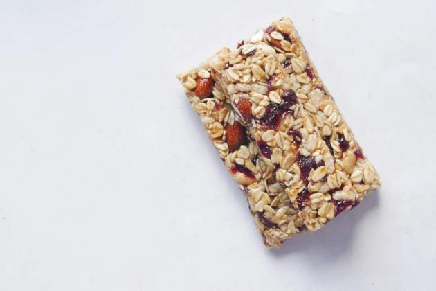 Haz tus propias barritas de cereales y frutos secos / Foto: Unsplash Haz tus propias barritas de cereales y frutos secos / Foto: Unsplash