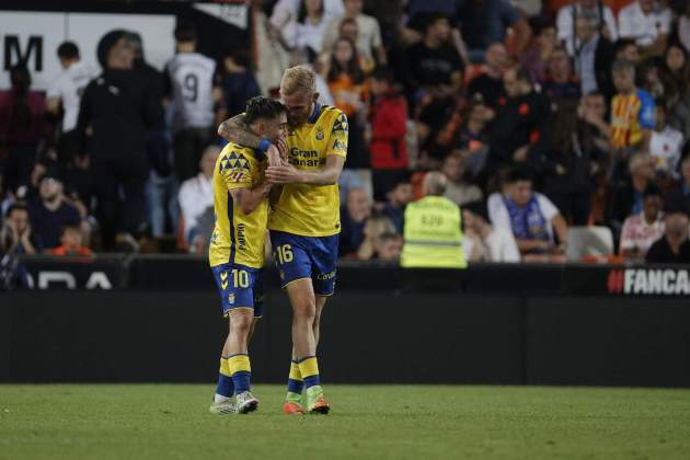 McBurnie Alberto Moleiro gol Valencia Las Palmas / Foto: EFE McBurnie Alberto Moleiro gol Valencia Las Palmas / Foto: EFE
