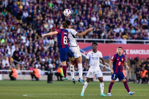 remate cabeza futbol barça madrid / europa press remate cabeza futbol barça madrid / europa press