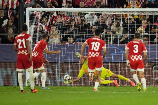 Stuani falla penalti Girona Slovan Bratislava / Foto: EFE Stuani falla penalti Girona Slovan Bratislava / Foto: EFE