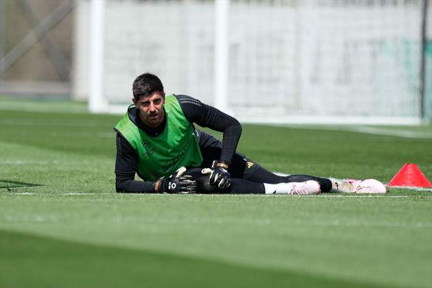 Courtois suelo entrenamiento Courtois suelo entrenamiento