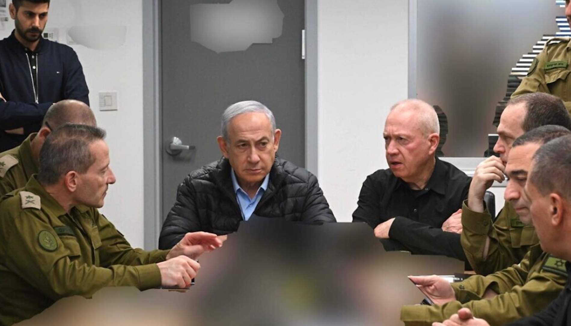 Netanyahu, reunido con el primer ministro Yoav Gallant y los mandos de las FDI Netanyahu, reunido con el primer ministro Yoav Gallant y los mandos de las FDI