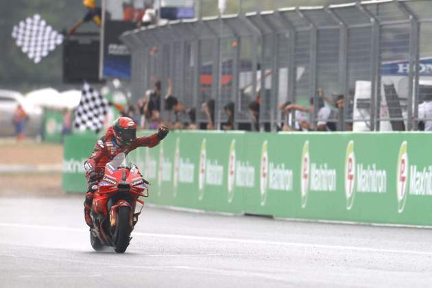 Pecco Bagnaia celebració GP Tailàndia EFE Pecco Bagnaia celebració GP Tailàndia EFE