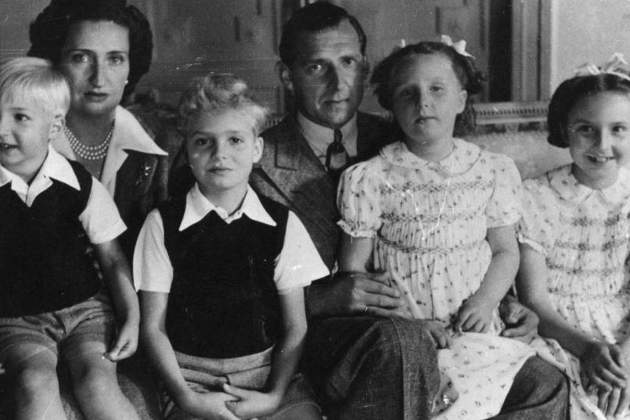 María de las Mercedes, Joan de Borbó i els seus quatre fills, arxiu CR María de las Mercedes, Joan de Borbó i els seus quatre fills, arxiu CR