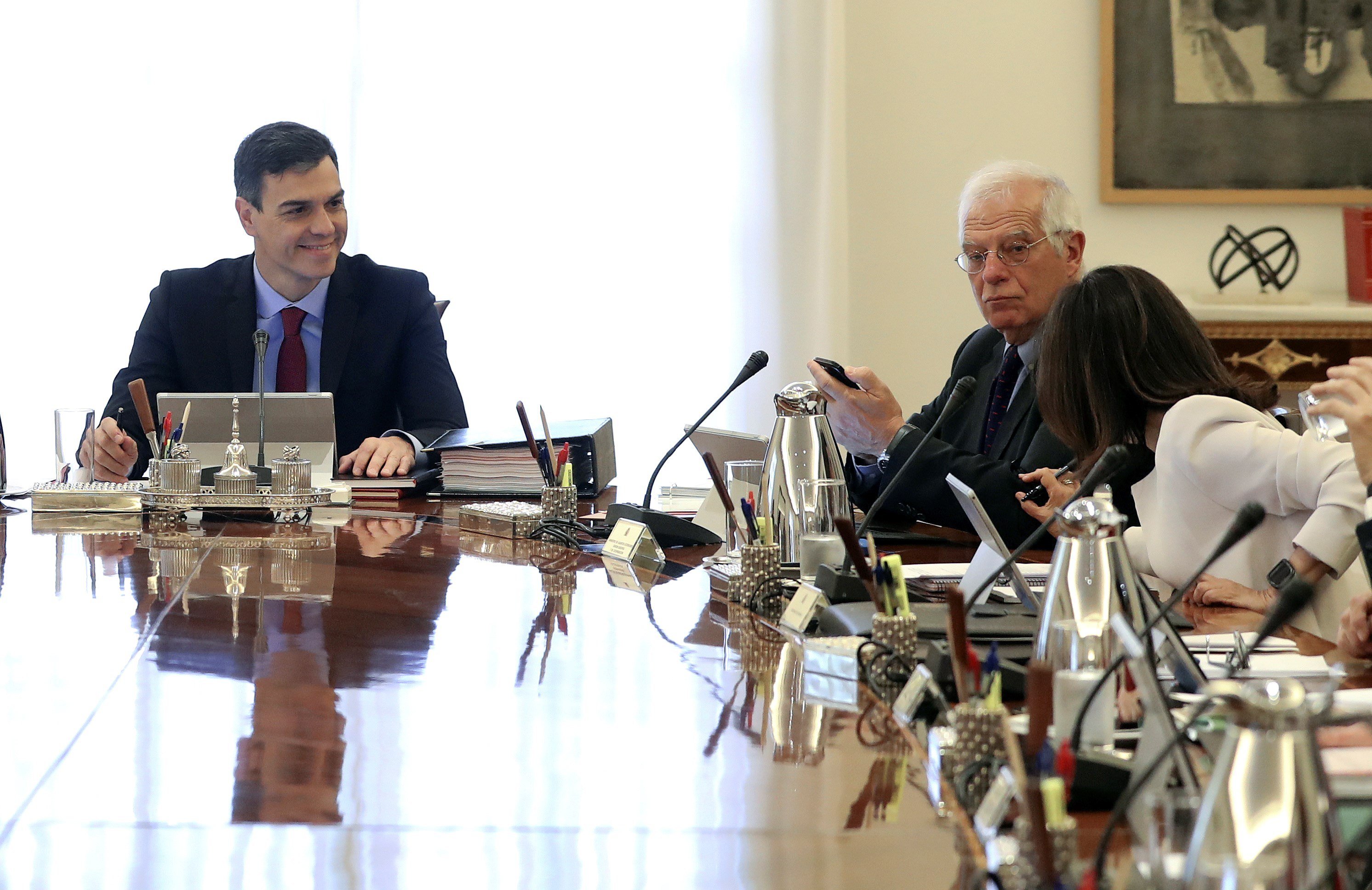 Sánchez impugna al TC la moció de ruptura del Parlament