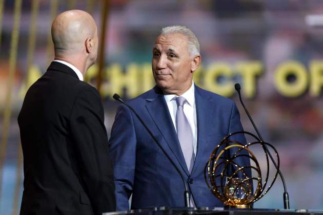 Jordi Cruyff i Hristo Stoichov en la gala de Pelota de Oro para presentar el premio Johan Cruyff / Foto: EFE Jordi Cruyff i Hristo Stoichov en la gala de Pelota de Oro para presentar el premio Johan Cruyff / Foto: EFE