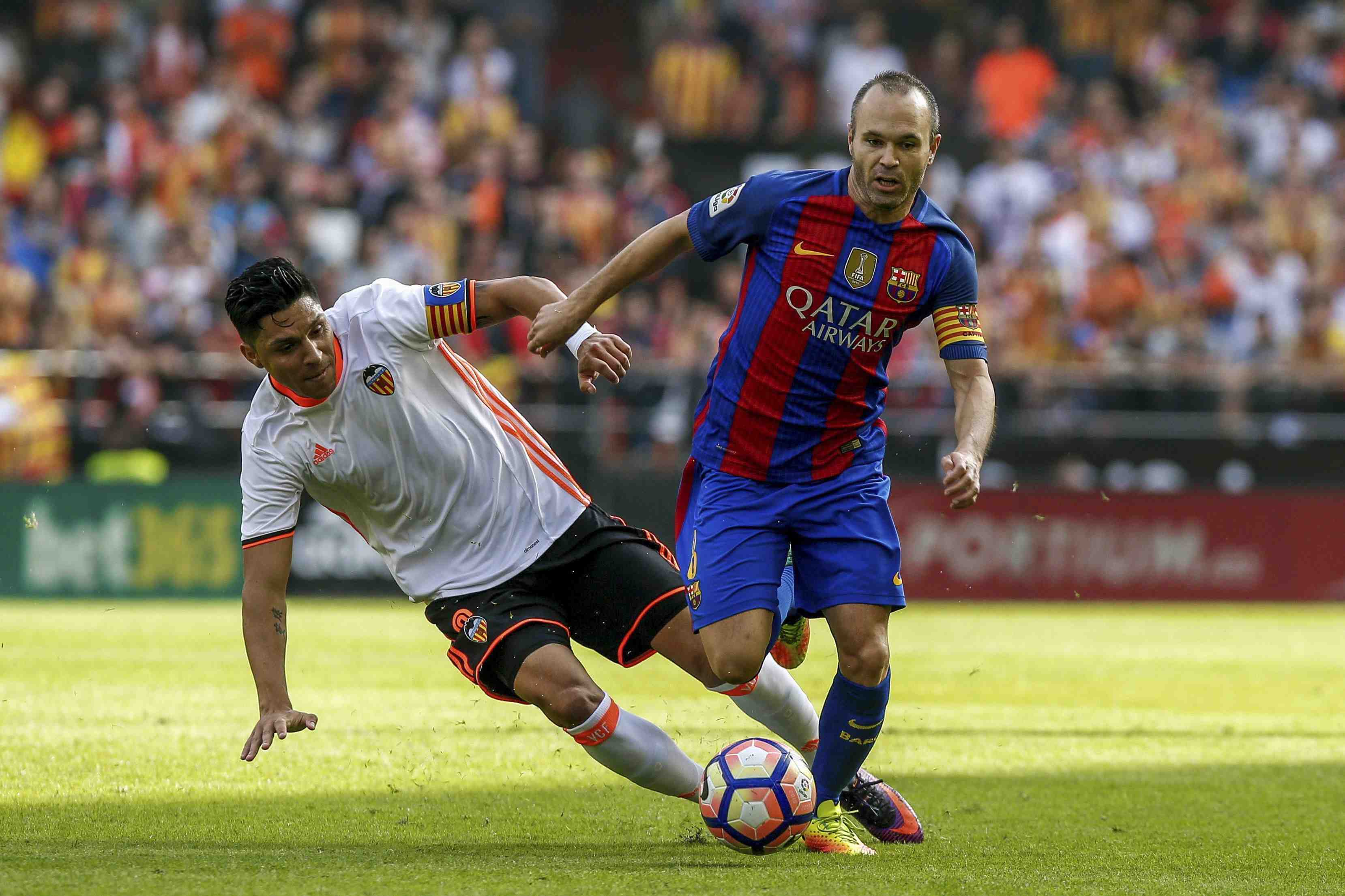 Iniesta Enzo Perez Barça Valencia EFE